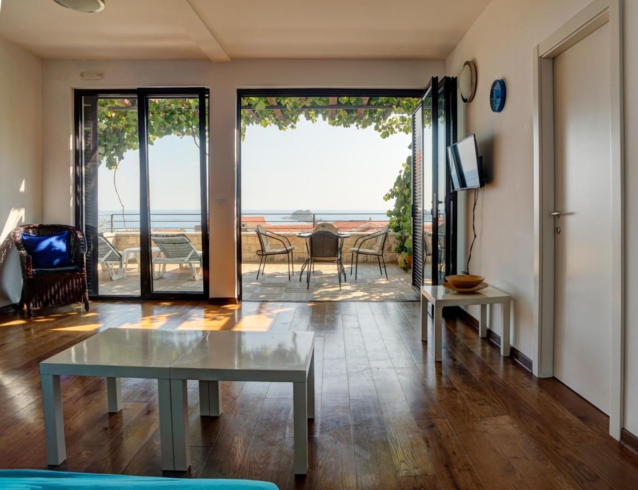 Apartments Minja Nerin Petrovac Exterior photo